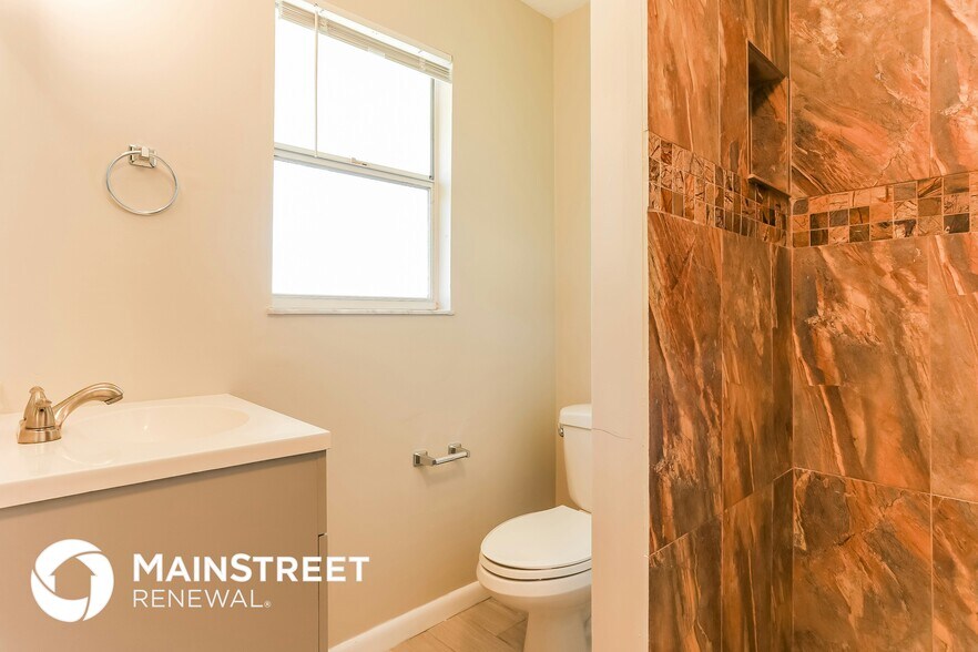 Building Photo - 5688 SE Pine Ave