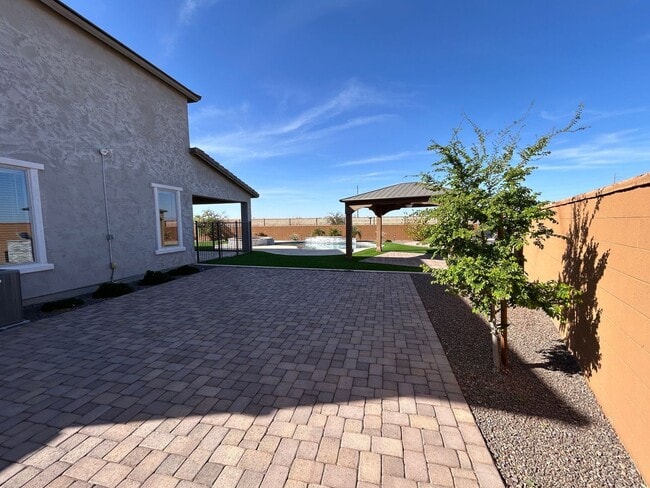 Building Photo - 25908 W Sands Dr