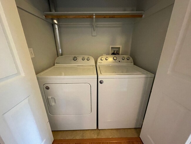 Building Photo - SE Home 3Bd/2.5Ba Home Close to the Willamette River off McLoughlin Blvd. 2 Car Garage and Washer...