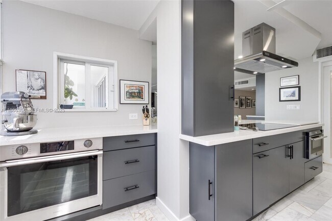 Building Photo - 1200 S Ocean Blvd