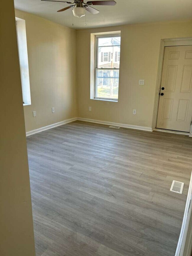 Primary Photo - 1265 Reservoir Ave