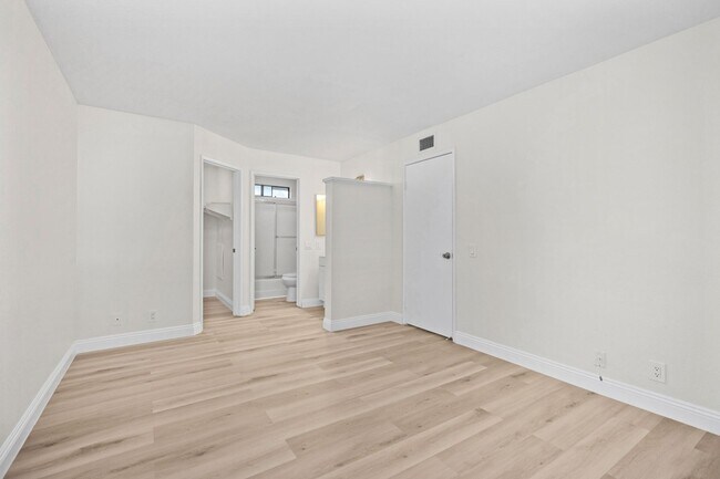 Building Photo - Prime Irvine Living: Bright End Unit Steps from Pool & Parks