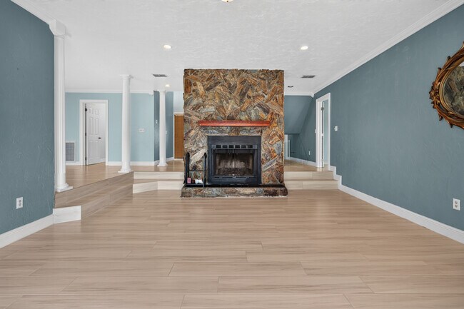 Building Photo - 414 Somerset Dr