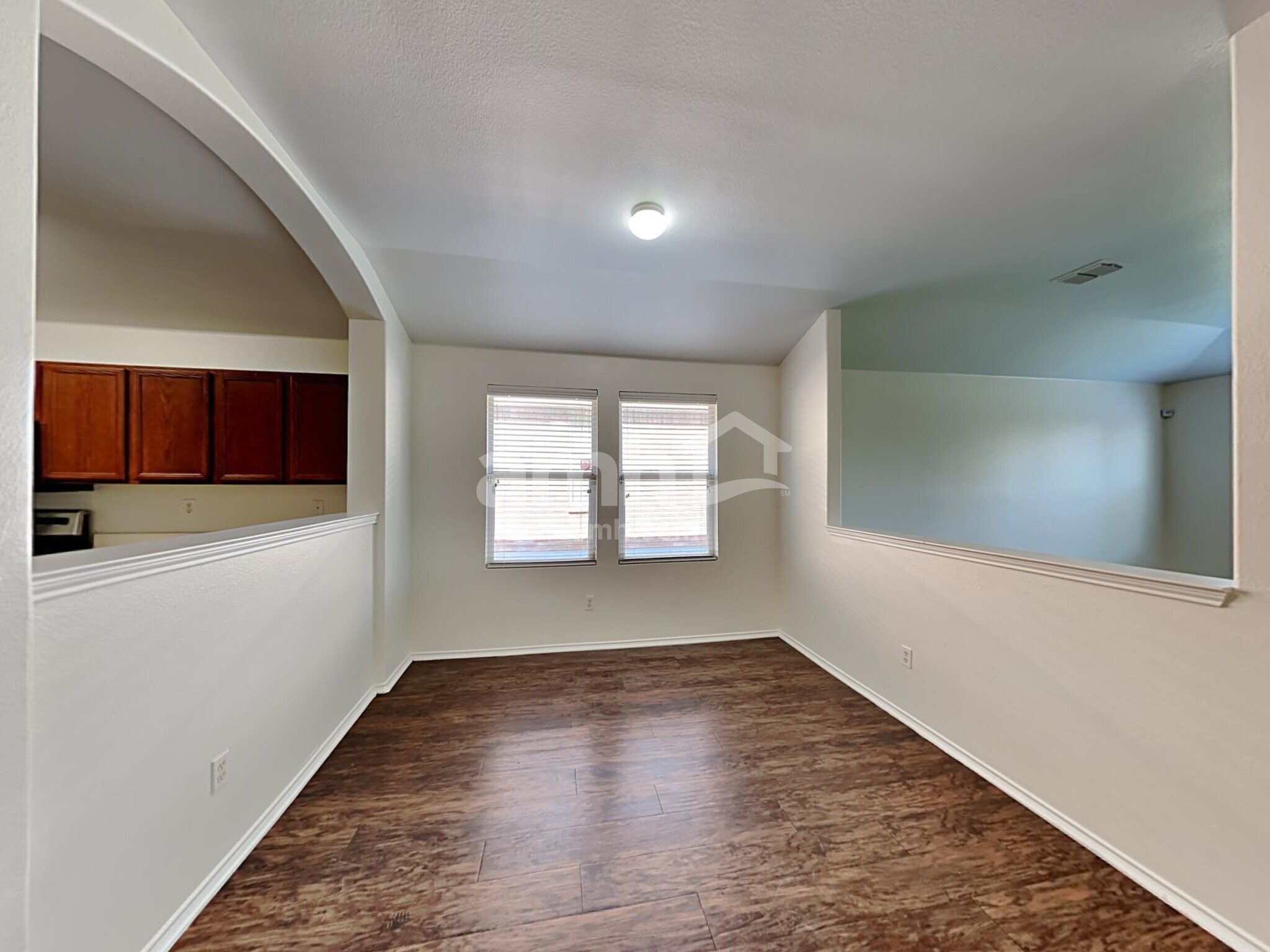 Building Photo - 742 Mission Ln