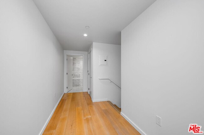 Building Photo - 1705 Ocean Ave