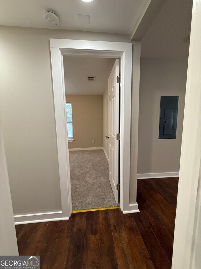 Building Photo - 221 Sheppard Pl