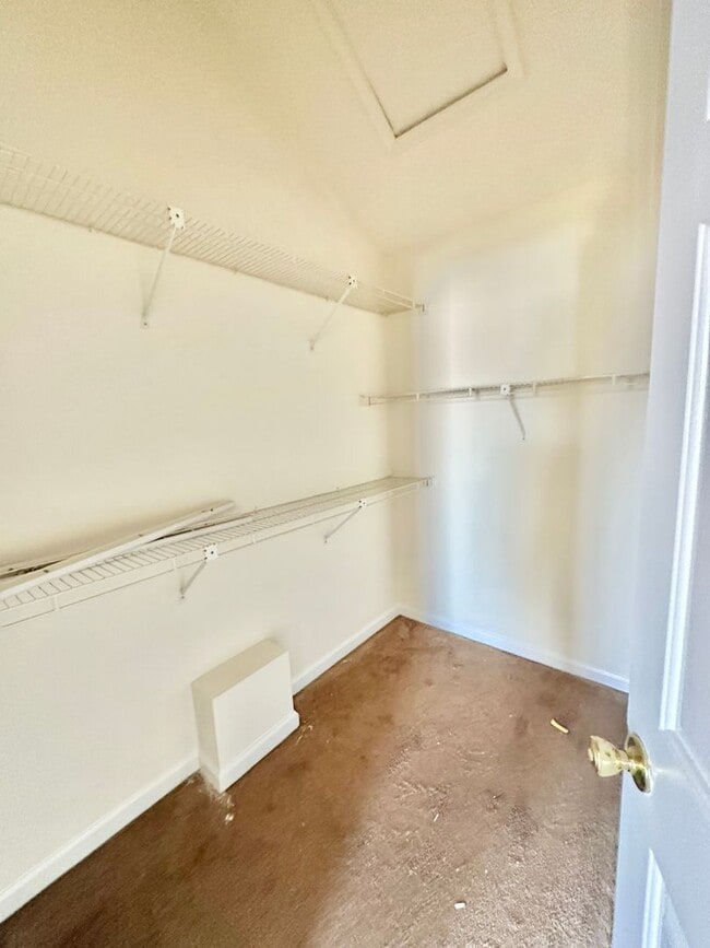 Building Photo - Fantastic 3 Bedroom Townhouse in Wellingto...