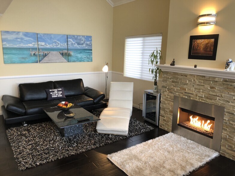 Building Photo - 555 Esplanade