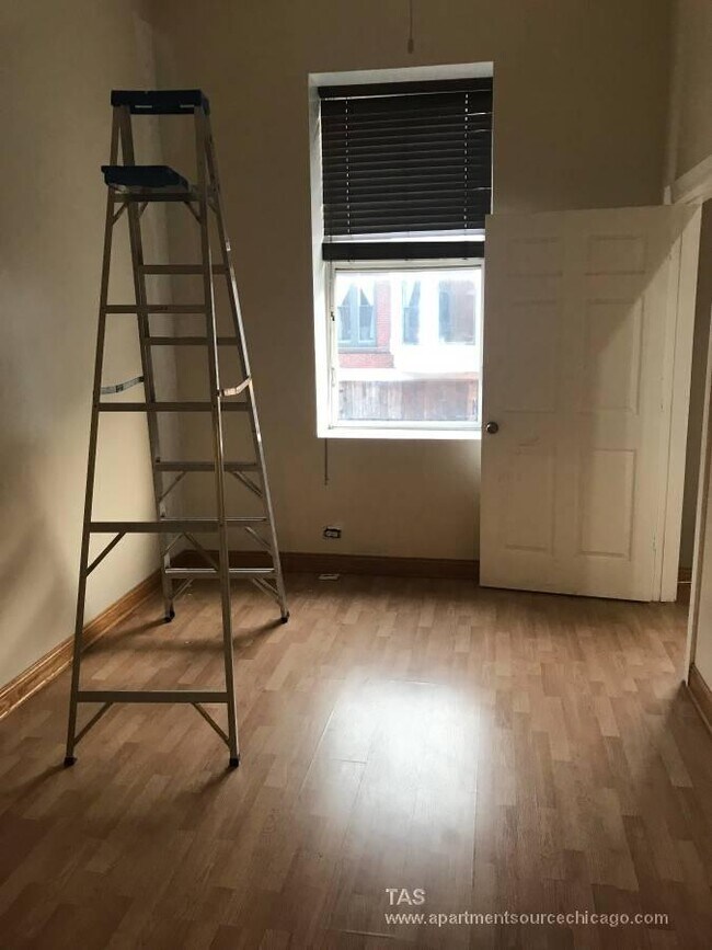 Building Photo - 1563 N Milwaukee Ave