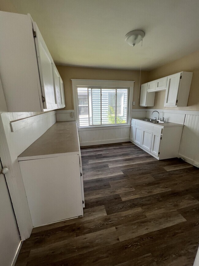 Building Photo - 310 Chelsea Pl