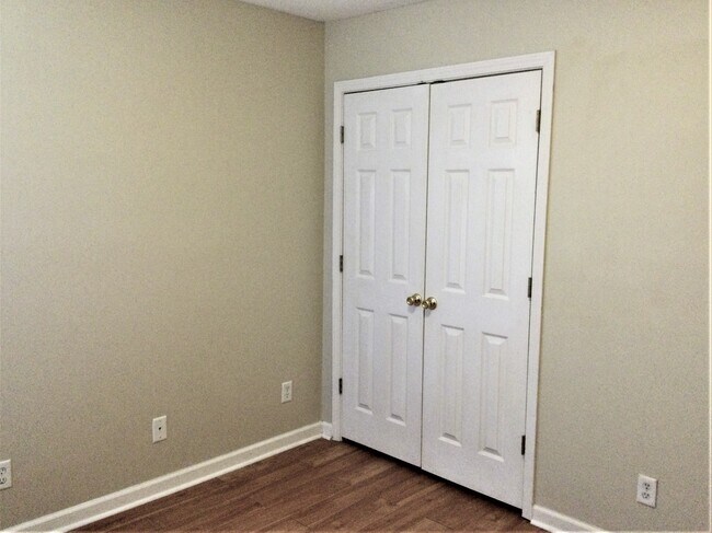 Building Photo - 509 Dresler Rd