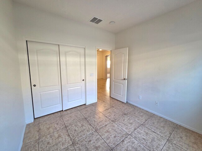Building Photo - Beautiful 4 Bed/2 Bath in Goodyear!
