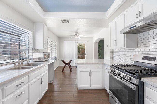 Building Photo - 45322 Pickford Ave