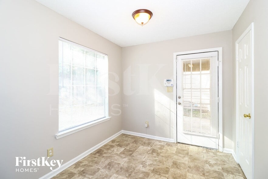 Building Photo - 6911 Lagrange Cir S