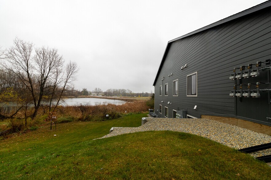 Building Photo - 1570 Stadium Ln