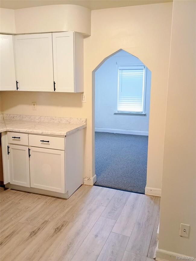 Building Photo - 19241 Melrose Ave