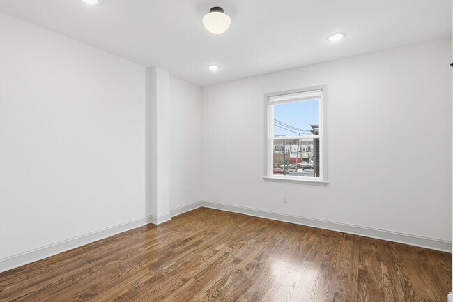 Building Photo - 4695 N 16th St