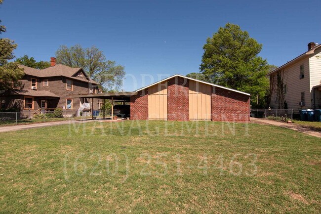 Building Photo - 2 Bedroom 1 Bath Coffeyville Apartment.
