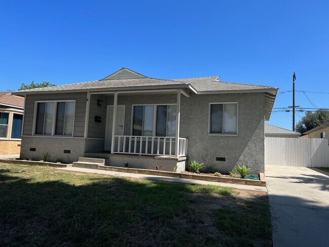Building Photo - 3 bedroom home in Lakewood now ready to rent!