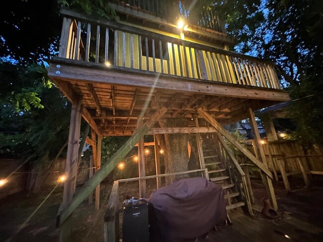 Building Photo - 4425 Ione St