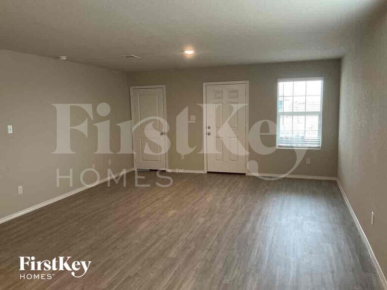 Building Photo - 10707 Giacconi Dr