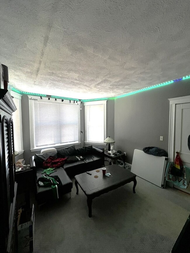 Building Photo - 451 Park Dr