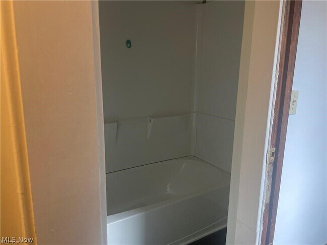 Building Photo - 1420 Ansel Rd