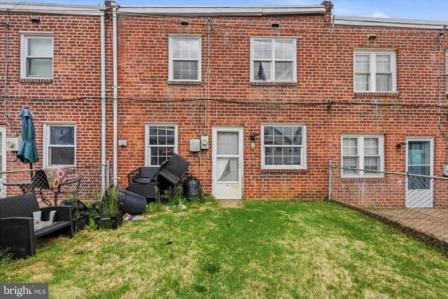 Building Photo - 151 Chadwick Ave