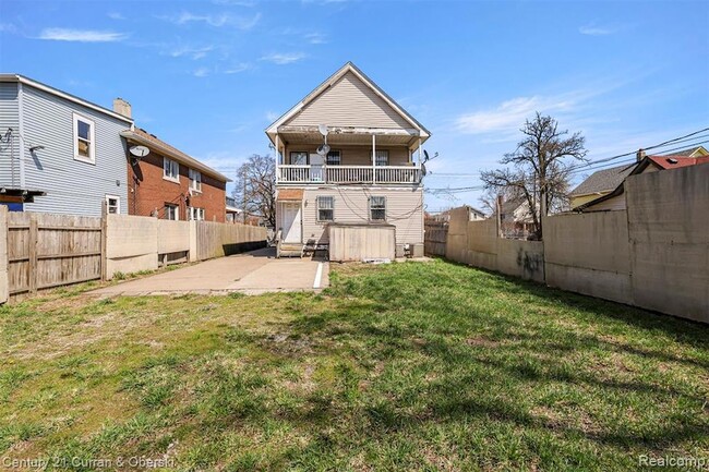 Building Photo - 1409 N Green St