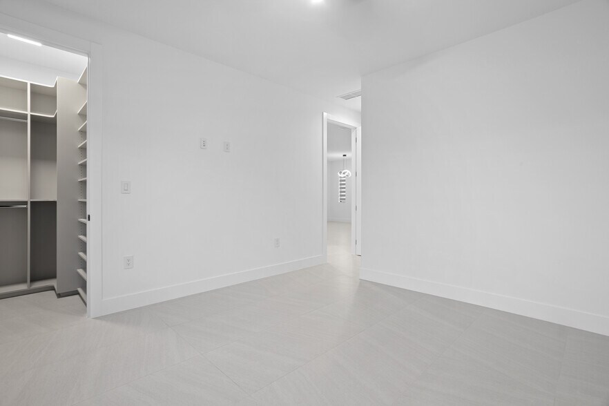 Building Photo - 917 SW 78th Pl