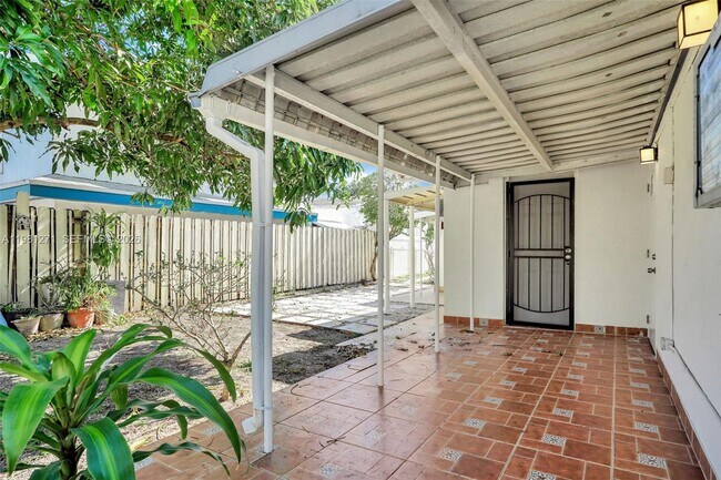 Building Photo - 2419 Coolidge St