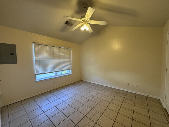 Building Photo - "Charming 1-Bedroom Retreat in San Marcos – Perfect Balance of Comfort and Convenience!"