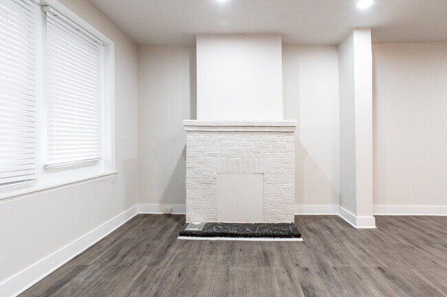 Building Photo - 2424 N Gratz St