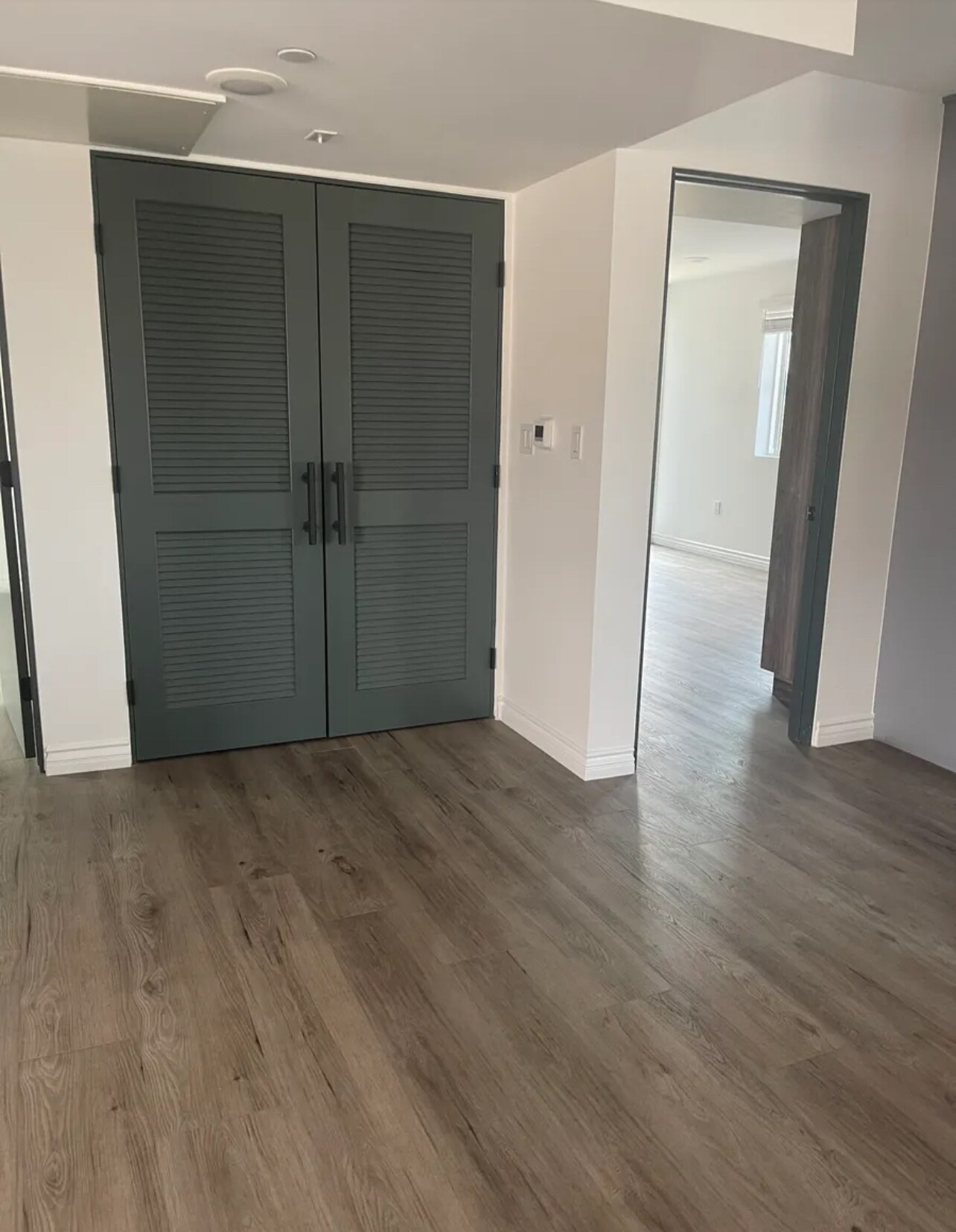 Building Photo - 5731 Lexington Ave