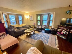 Building Photo - Gorgeous BIG 5BD/3BA House near the U of M...