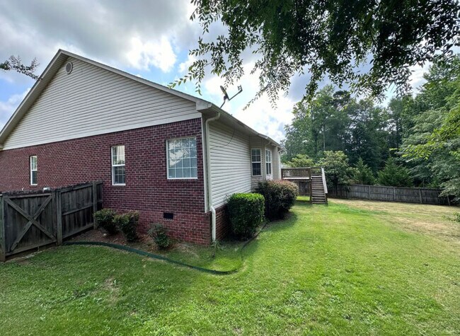 Building Photo - 297 High Chaparral Dr