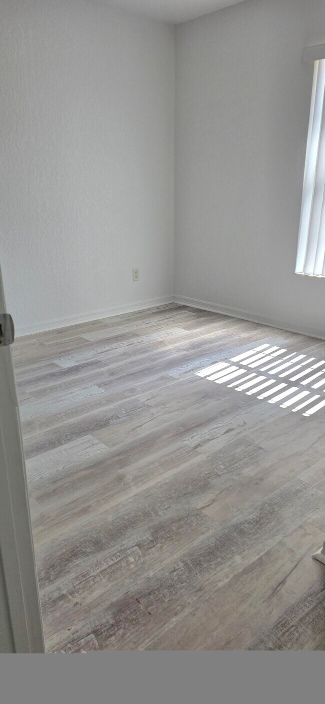 Building Photo - 1061 SW Charcoal Ave