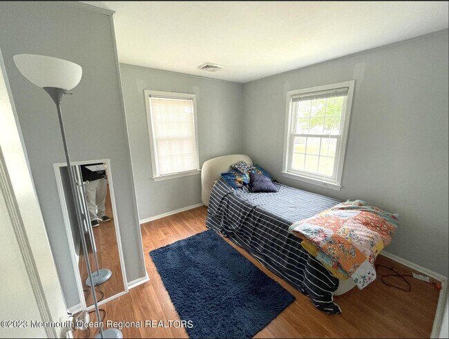 Building Photo - 560 Princeton Ave