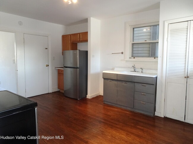 Building Photo - 349 State St