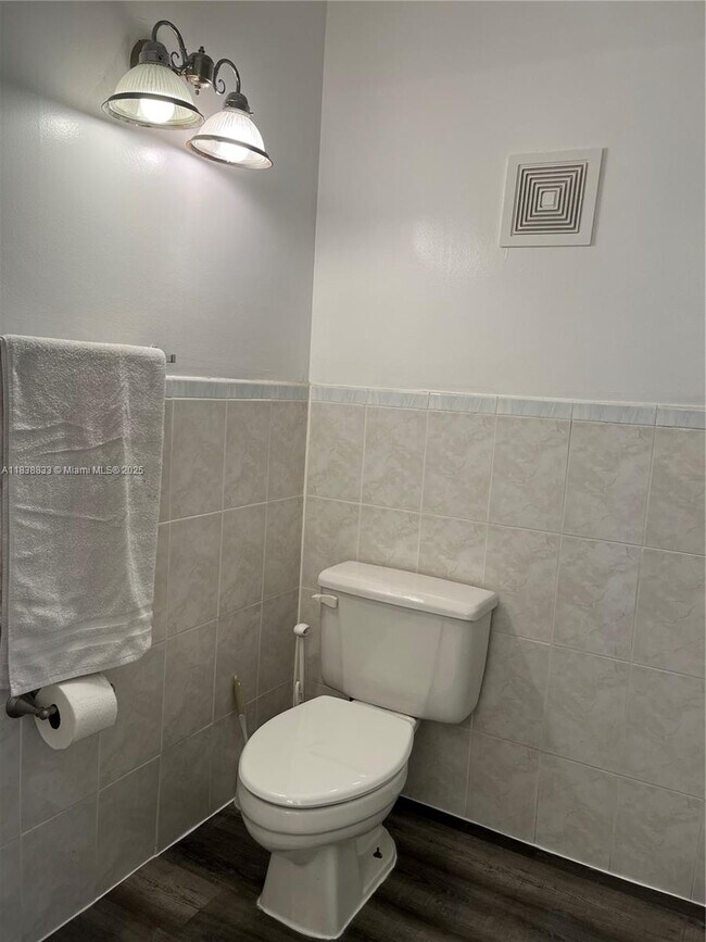 Building Photo - 14830 Naranja Lakes Blvd