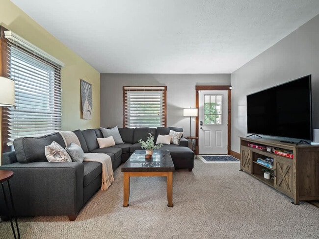 Building Photo - 681 Washington St