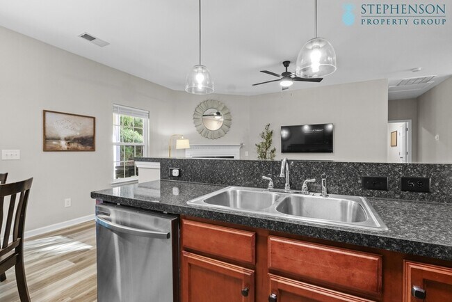 Building Photo - Furnished Rental! STR