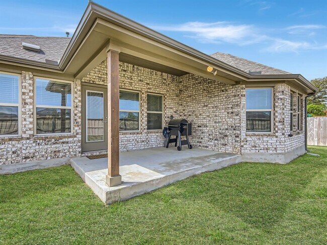 Building Photo - 140 Periwinkle Ln