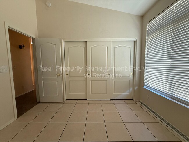 Building Photo - 4048 E Aspen Way