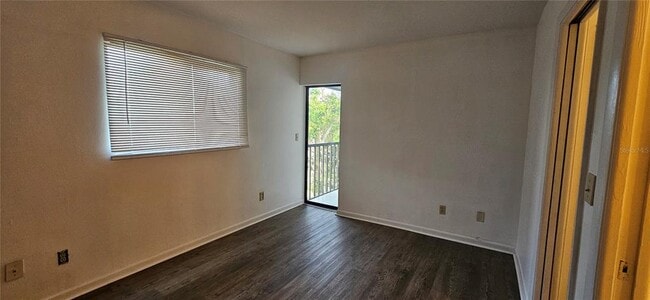 Building Photo - 4904 Vincennes Ct