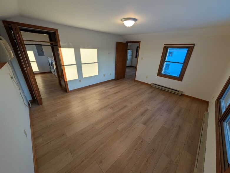 Building Photo - 28 Willow Plz