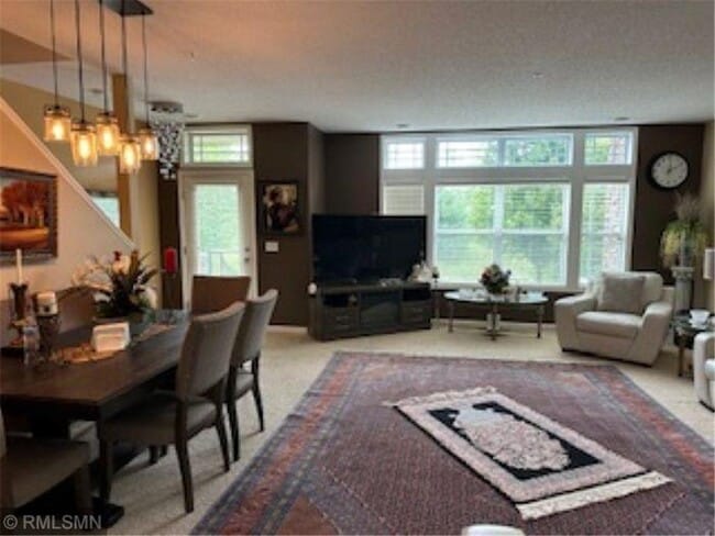 Building Photo - 10740 Town Square Dr NE