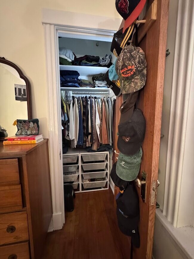 Building Photo - 2251 W Giddings St