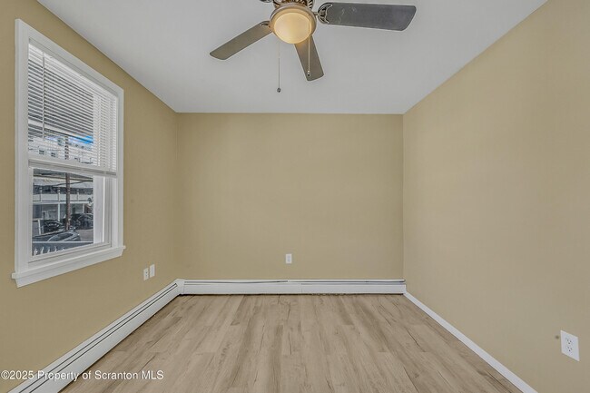 Building Photo - 538 Birch St