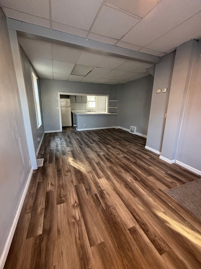 Building Photo - 2 Bedroom 1 Bath (Duplex)